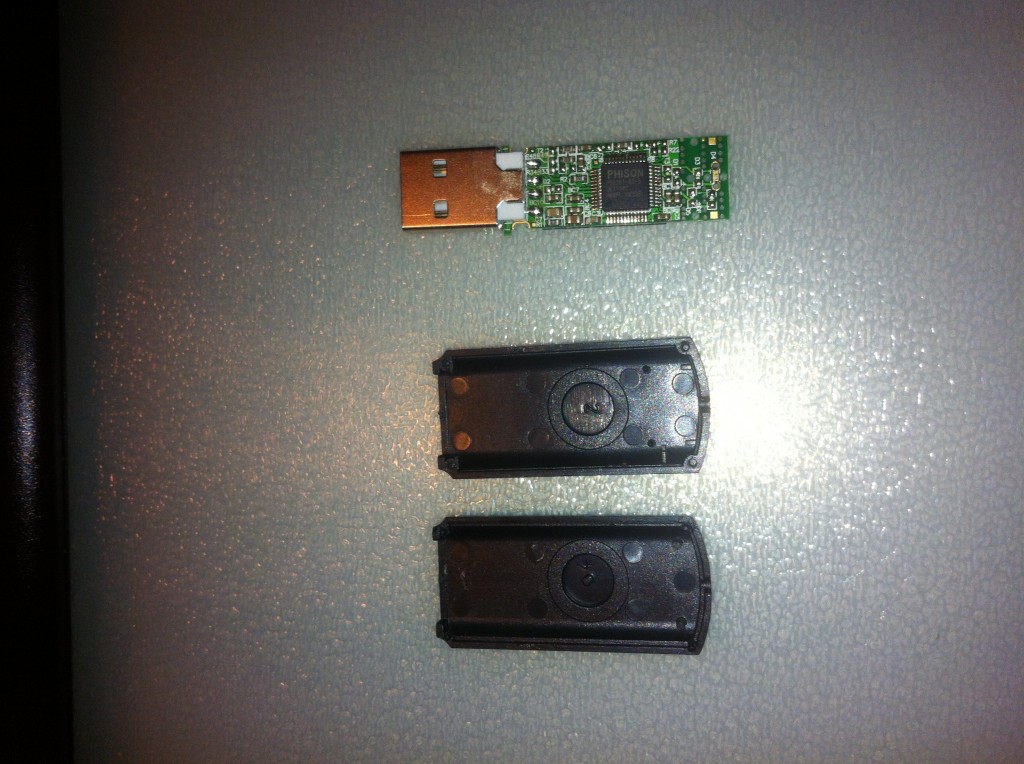 Abrimos el pendrive para poder acceder a la patilla número 4 internamente